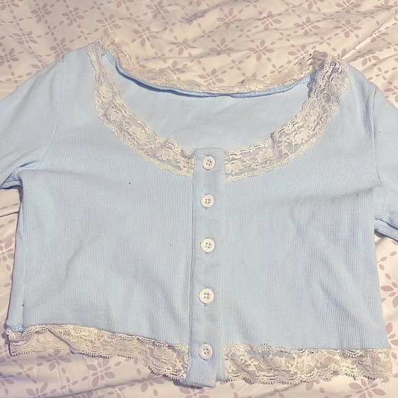 Blue cropped button up lace shirt - Picture 1 of 4